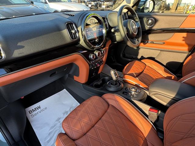 ＭＩＮＩ クパＳＤクロスオバオル４プレミアム＋Ｐクラシクトリム　茶革　シートヒーター　ＡＣＣ　Ｄアシスト　タッチパネルナビ　リヤカメラ　アップルカープレイ　ワイヤレスチャージ　Ｂｌｕｅｔｏｏｔｈ　ピクニックベンチ　電動リヤゲート　１８ＡＷ　１オーナ　禁煙車（34枚目）