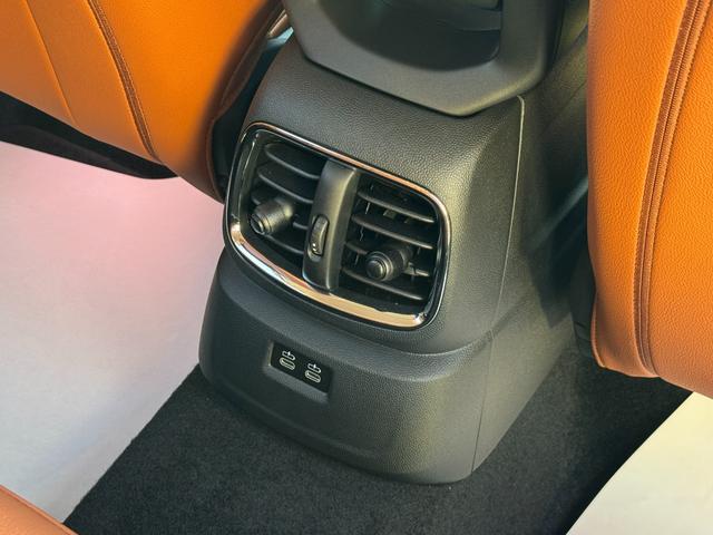 ＭＩＮＩ クパＳＤクロスオバオル４プレミアム＋Ｐクラシクトリム　茶革　シートヒーター　ＡＣＣ　Ｄアシスト　タッチパネルナビ　リヤカメラ　アップルカープレイ　ワイヤレスチャージ　Ｂｌｕｅｔｏｏｔｈ　ピクニックベンチ　電動リヤゲート　１８ＡＷ　１オーナ　禁煙車（37枚目）