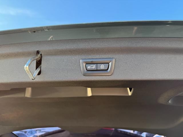 ＭＩＮＩ クパＳＤクロスオバオル４プレミアム＋Ｐクラシクトリム　茶革　シートヒーター　ＡＣＣ　Ｄアシスト　タッチパネルナビ　リヤカメラ　アップルカープレイ　ワイヤレスチャージ　Ｂｌｕｅｔｏｏｔｈ　ピクニックベンチ　電動リヤゲート　１８ＡＷ　１オーナ　禁煙車（42枚目）