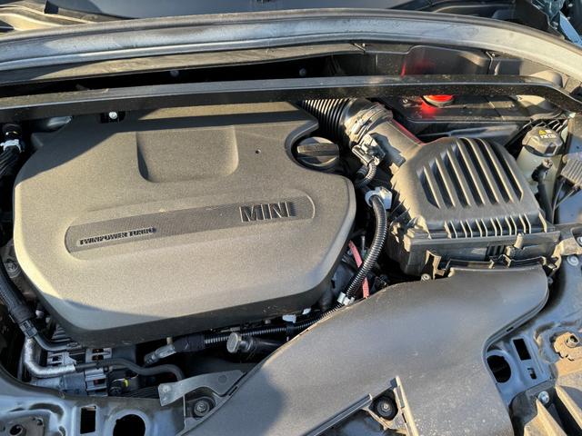 ＭＩＮＩ クパＳＤクロスオバオル４プレミアム＋Ｐクラシクトリム　茶革　シートヒーター　ＡＣＣ　Ｄアシスト　タッチパネルナビ　リヤカメラ　アップルカープレイ　ワイヤレスチャージ　Ｂｌｕｅｔｏｏｔｈ　ピクニックベンチ　電動リヤゲート　１８ＡＷ　１オーナ　禁煙車（45枚目）