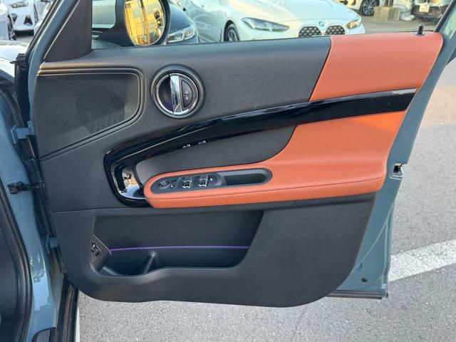 ＭＩＮＩ クパＳＤクロスオバオル４プレミアム＋Ｐクラシクトリム　茶革　シートヒーター　ＡＣＣ　Ｄアシスト　タッチパネルナビ　リヤカメラ　アップルカープレイ　ワイヤレスチャージ　Ｂｌｕｅｔｏｏｔｈ　ピクニックベンチ　電動リヤゲート　１８ＡＷ　１オーナ　禁煙車（46枚目）