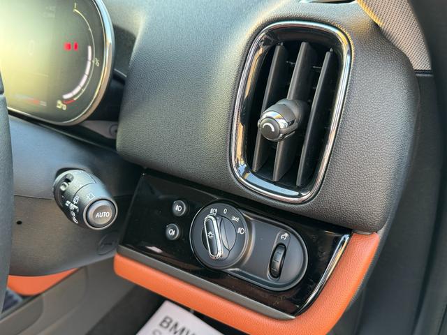 ＭＩＮＩ クパＳＤクロスオバオル４プレミアム＋Ｐクラシクトリム　茶革　シートヒーター　ＡＣＣ　Ｄアシスト　タッチパネルナビ　リヤカメラ　アップルカープレイ　ワイヤレスチャージ　Ｂｌｕｅｔｏｏｔｈ　ピクニックベンチ　電動リヤゲート　１８ＡＷ　１オーナ　禁煙車（48枚目）