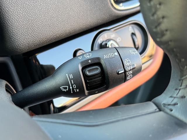 ＭＩＮＩ クパＳＤクロスオバオル４プレミアム＋Ｐクラシクトリム　茶革　シートヒーター　ＡＣＣ　Ｄアシスト　タッチパネルナビ　リヤカメラ　アップルカープレイ　ワイヤレスチャージ　Ｂｌｕｅｔｏｏｔｈ　ピクニックベンチ　電動リヤゲート　１８ＡＷ　１オーナ　禁煙車（49枚目）