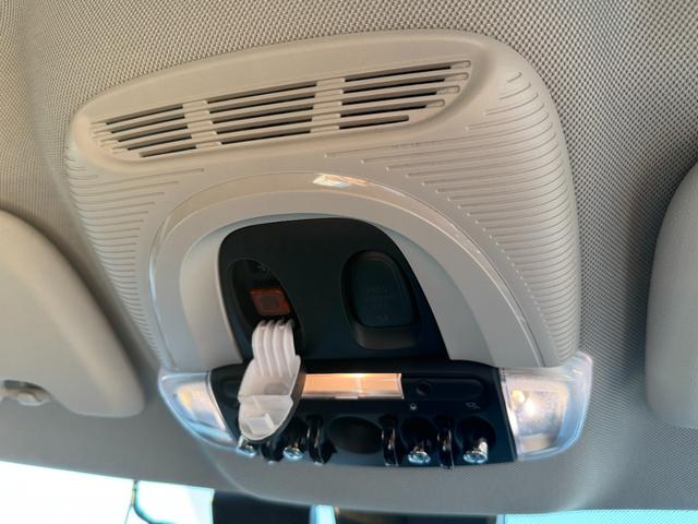 ＭＩＮＩ クパＳＤクロスオバオル４プレミアム＋Ｐクラシクトリム　茶革　シートヒーター　ＡＣＣ　Ｄアシスト　タッチパネルナビ　リヤカメラ　アップルカープレイ　ワイヤレスチャージ　Ｂｌｕｅｔｏｏｔｈ　ピクニックベンチ　電動リヤゲート　１８ＡＷ　１オーナ　禁煙車（52枚目）