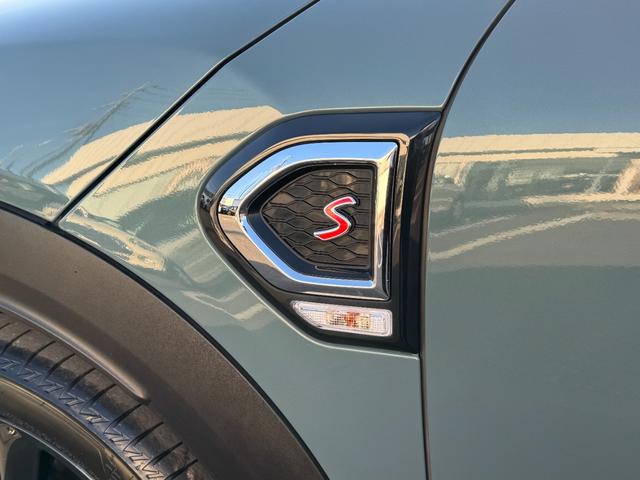 ＭＩＮＩ クパＳＤクロスオバオル４プレミアム＋Ｐクラシクトリム　茶革　シートヒーター　ＡＣＣ　Ｄアシスト　タッチパネルナビ　リヤカメラ　アップルカープレイ　ワイヤレスチャージ　Ｂｌｕｅｔｏｏｔｈ　ピクニックベンチ　電動リヤゲート　１８ＡＷ　１オーナ　禁煙車（64枚目）