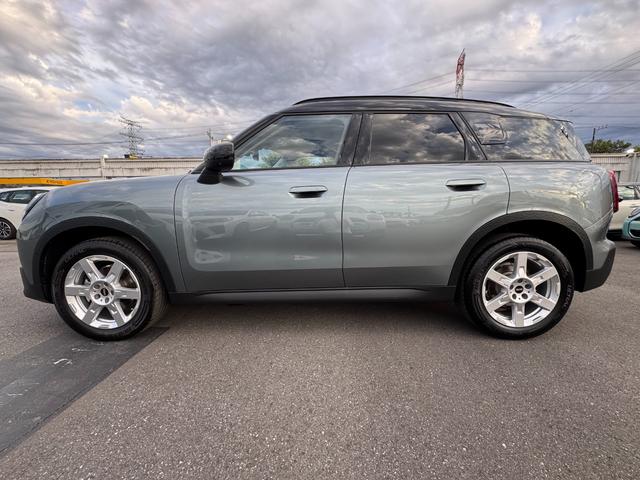 ＭＩＮＩ カントリーマンＣ　クラシック・トリム　Ｍパッケージ　ハーマンカードン　ヘッドアップＤ　ＡＣＣ　Ｄアシスト　タッチパネルナビ　全周囲カメラ　アップルカープレイ　１８ＡＷ　電動リヤゲート　電動シート　シートヒーター　ステアリングヒーター　禁煙（5枚目）