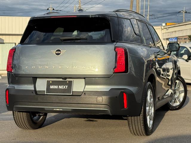 ＭＩＮＩ カントリーマンＣ　クラシック・トリム　Ｍパッケージ　ハーマンカードン　ヘッドアップＤ　ＡＣＣ　Ｄアシスト　タッチパネルナビ　全周囲カメラ　アップルカープレイ　１８ＡＷ　電動リヤゲート　電動シート　シートヒーター　ステアリングヒーター　禁煙（6枚目）