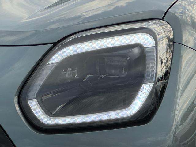 ＭＩＮＩ カントリーマンＣ　クラシック・トリム　Ｍパッケージ　ハーマンカードン　ヘッドアップＤ　ＡＣＣ　Ｄアシスト　タッチパネルナビ　全周囲カメラ　アップルカープレイ　１８ＡＷ　電動リヤゲート　電動シート　シートヒーター　ステアリングヒーター　禁煙（8枚目）