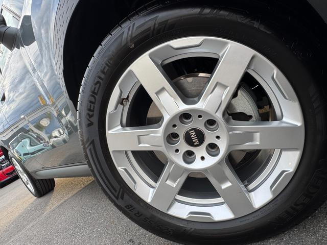 ＭＩＮＩ カントリーマンＣ　クラシック・トリム　Ｍパッケージ　ハーマンカードン　ヘッドアップＤ　ＡＣＣ　Ｄアシスト　タッチパネルナビ　全周囲カメラ　アップルカープレイ　１８ＡＷ　電動リヤゲート　電動シート　シートヒーター　ステアリングヒーター　禁煙（10枚目）