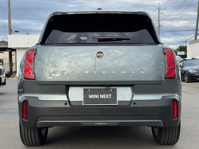 ＭＩＮＩ カントリーマンＣ　クラシック・トリム　Ｍパッケージ　ハーマンカードン　ヘッドアップＤ　ＡＣＣ　Ｄアシスト　タッチパネルナビ　全周囲カメラ　アップルカープレイ　１８ＡＷ　電動リヤゲート　電動シート　シートヒーター　ステアリングヒーター　禁煙（11枚目）