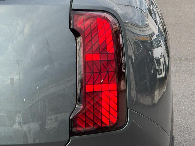 ＭＩＮＩ カントリーマンＣ　クラシック・トリム　Ｍパッケージ　ハーマンカードン　ヘッドアップＤ　ＡＣＣ　Ｄアシスト　タッチパネルナビ　全周囲カメラ　アップルカープレイ　１８ＡＷ　電動リヤゲート　電動シート　シートヒーター　ステアリングヒーター　禁煙（12枚目）