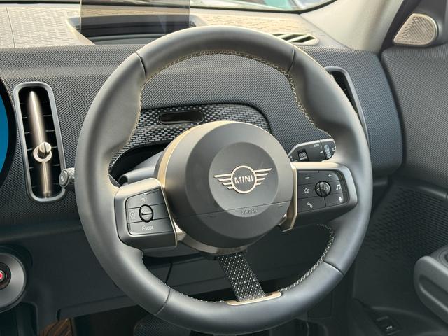 ＭＩＮＩ カントリーマンＣ　クラシック・トリム　Ｍパッケージ　ハーマンカードン　ヘッドアップＤ　ＡＣＣ　Ｄアシスト　タッチパネルナビ　全周囲カメラ　アップルカープレイ　１８ＡＷ　電動リヤゲート　電動シート　シートヒーター　ステアリングヒーター　禁煙（14枚目）