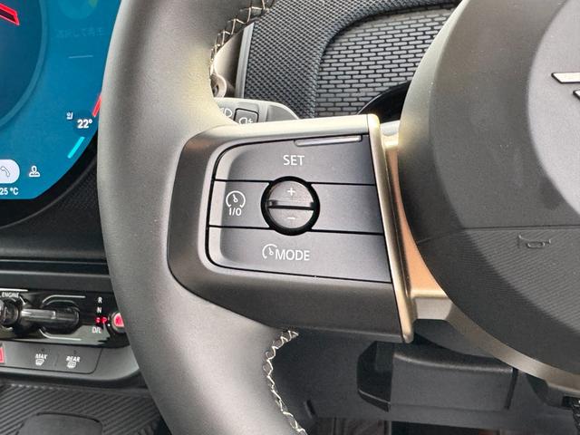 ＭＩＮＩ カントリーマンＣ　クラシック・トリム　Ｍパッケージ　ハーマンカードン　ヘッドアップＤ　ＡＣＣ　Ｄアシスト　タッチパネルナビ　全周囲カメラ　アップルカープレイ　１８ＡＷ　電動リヤゲート　電動シート　シートヒーター　ステアリングヒーター　禁煙（15枚目）