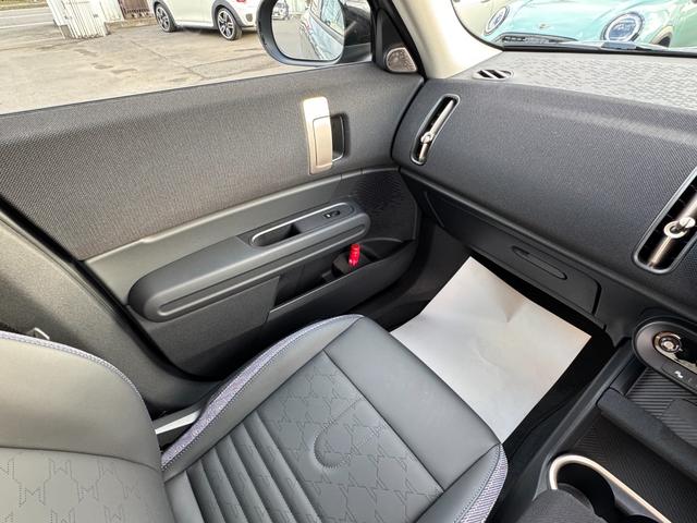 ＭＩＮＩ カントリーマンＣ　クラシック・トリム　Ｍパッケージ　ハーマンカードン　ヘッドアップＤ　ＡＣＣ　Ｄアシスト　タッチパネルナビ　全周囲カメラ　アップルカープレイ　１８ＡＷ　電動リヤゲート　電動シート　シートヒーター　ステアリングヒーター　禁煙（28枚目）