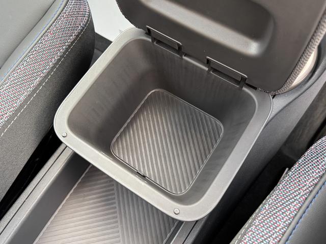 ＭＩＮＩ カントリーマンＣ　クラシック・トリム　Ｍパッケージ　ハーマンカードン　ヘッドアップＤ　ＡＣＣ　Ｄアシスト　タッチパネルナビ　全周囲カメラ　アップルカープレイ　１８ＡＷ　電動リヤゲート　電動シート　シートヒーター　ステアリングヒーター　禁煙（32枚目）