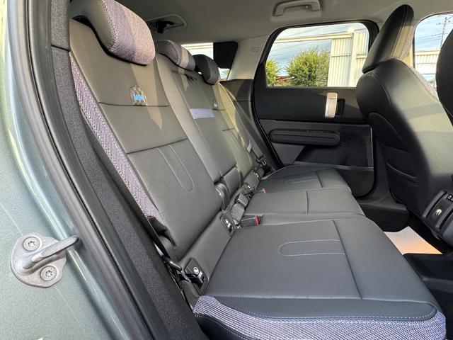 ＭＩＮＩ カントリーマンＣ　クラシック・トリム　Ｍパッケージ　ハーマンカードン　ヘッドアップＤ　ＡＣＣ　Ｄアシスト　タッチパネルナビ　全周囲カメラ　アップルカープレイ　１８ＡＷ　電動リヤゲート　電動シート　シートヒーター　ステアリングヒーター　禁煙（39枚目）