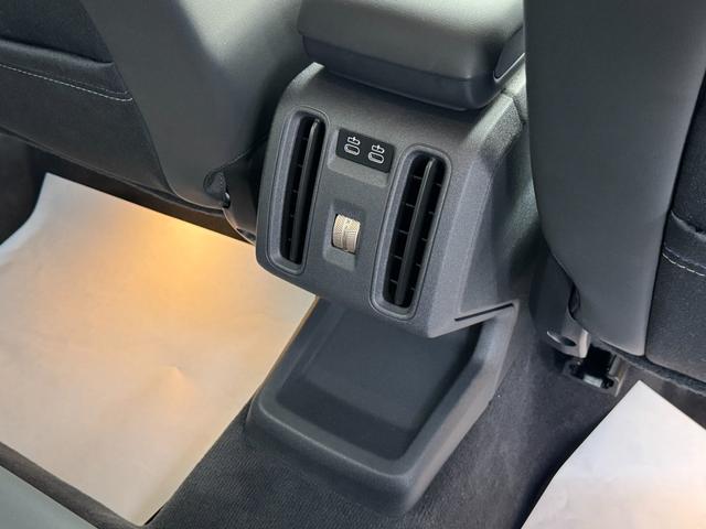 ＭＩＮＩ カントリーマンＣ　クラシック・トリム　Ｍパッケージ　ハーマンカードン　ヘッドアップＤ　ＡＣＣ　Ｄアシスト　タッチパネルナビ　全周囲カメラ　アップルカープレイ　１８ＡＷ　電動リヤゲート　電動シート　シートヒーター　ステアリングヒーター　禁煙（41枚目）