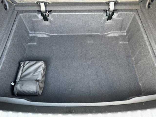 ＭＩＮＩ カントリーマンＣ　クラシック・トリム　Ｍパッケージ　ハーマンカードン　ヘッドアップＤ　ＡＣＣ　Ｄアシスト　タッチパネルナビ　全周囲カメラ　アップルカープレイ　１８ＡＷ　電動リヤゲート　電動シート　シートヒーター　ステアリングヒーター　禁煙（45枚目）