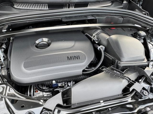 ＭＩＮＩ カントリーマンＣ　クラシック・トリム　Ｍパッケージ　ハーマンカードン　ヘッドアップＤ　ＡＣＣ　Ｄアシスト　タッチパネルナビ　全周囲カメラ　アップルカープレイ　１８ＡＷ　電動リヤゲート　電動シート　シートヒーター　ステアリングヒーター　禁煙（47枚目）