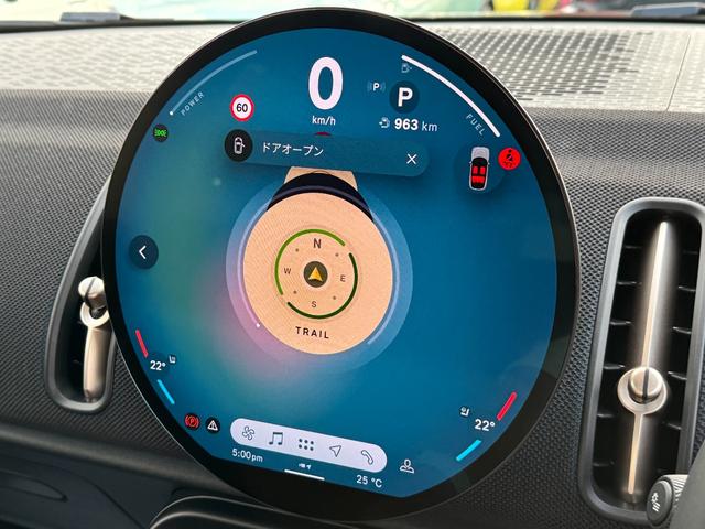 ＭＩＮＩ カントリーマンＣ　クラシック・トリム　Ｍパッケージ　ハーマンカードン　ヘッドアップＤ　ＡＣＣ　Ｄアシスト　タッチパネルナビ　全周囲カメラ　アップルカープレイ　１８ＡＷ　電動リヤゲート　電動シート　シートヒーター　ステアリングヒーター　禁煙（61枚目）