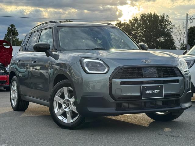 ＭＩＮＩ カントリーマンＣ　クラシック・トリム　Ｍパッケージ　ハーマンカードン　ヘッドアップＤ　ＡＣＣ　Ｄアシスト　タッチパネルナビ　全周囲カメラ　アップルカープレイ　１８ＡＷ　電動リヤゲート　電動シート　シートヒーター　ステアリングヒーター　禁煙（64枚目）