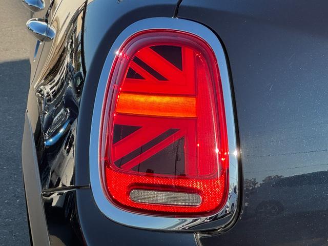 MINI クーパー デジタルPKG ペッパーPKG ヘッドアップD Dアシスト タッチパネルナビ リヤkメラ 15インチAW シートヒーター コンフォートアクセスLEDヘッドライト 1オーナー 禁煙車(15枚目)