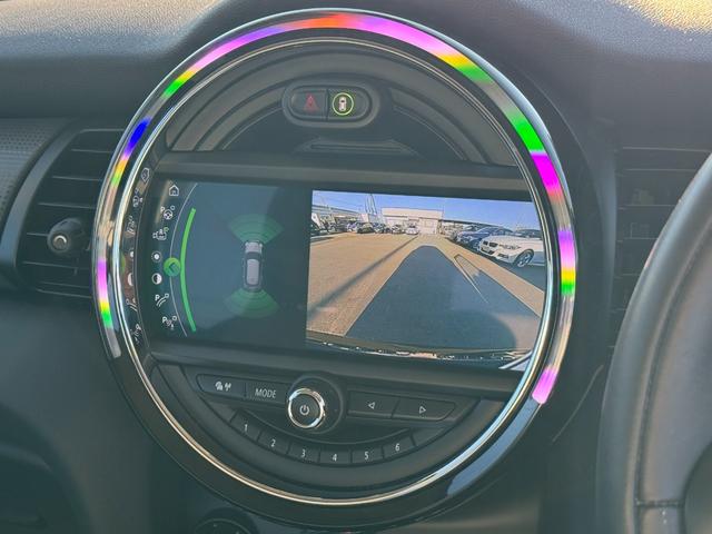 MINI クーパー デジタルPKG ペッパーPKG ヘッドアップD Dアシスト タッチパネルナビ リヤkメラ 15インチAW シートヒーター コンフォートアクセスLEDヘッドライト 1オーナー 禁煙車(22枚目)