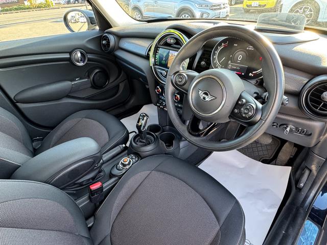 MINI クーパー デジタルPKG ペッパーPKG ヘッドアップD Dアシスト タッチパネルナビ リヤkメラ 15インチAW シートヒーター コンフォートアクセスLEDヘッドライト 1オーナー 禁煙車(32枚目)