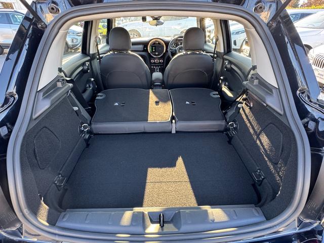 MINI クーパー デジタルPKG ペッパーPKG ヘッドアップD Dアシスト タッチパネルナビ リヤkメラ 15インチAW シートヒーター コンフォートアクセスLEDヘッドライト 1オーナー 禁煙車(38枚目)