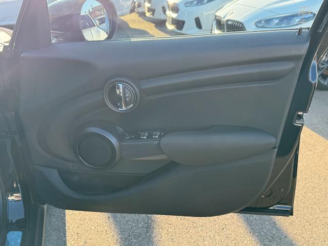 MINI クーパー デジタルPKG ペッパーPKG ヘッドアップD Dアシスト タッチパネルナビ リヤkメラ 15インチAW シートヒーター コンフォートアクセスLEDヘッドライト 1オーナー 禁煙車(42枚目)