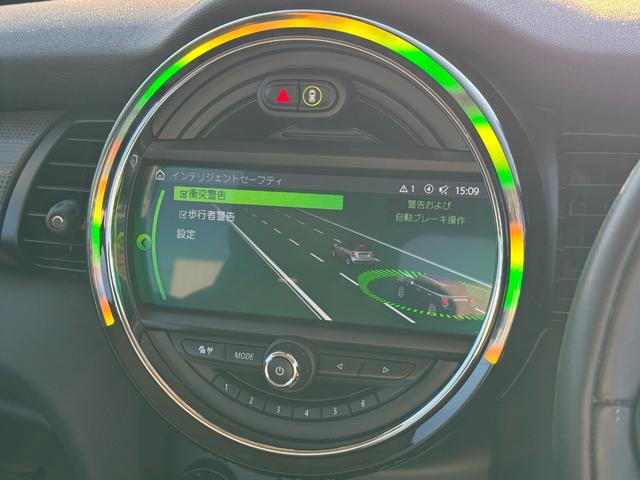 MINI クーパー デジタルPKG ペッパーPKG ヘッドアップD Dアシスト タッチパネルナビ リヤkメラ 15インチAW シートヒーター コンフォートアクセスLEDヘッドライト 1オーナー 禁煙車(50枚目)