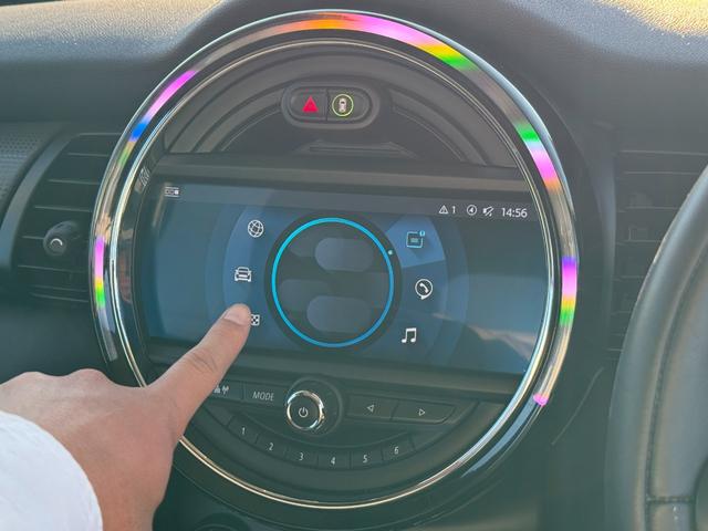 MINI クーパー デジタルPKG ペッパーPKG ヘッドアップD Dアシスト タッチパネルナビ リヤkメラ 15インチAW シートヒーター コンフォートアクセスLEDヘッドライト 1オーナー 禁煙車(63枚目)