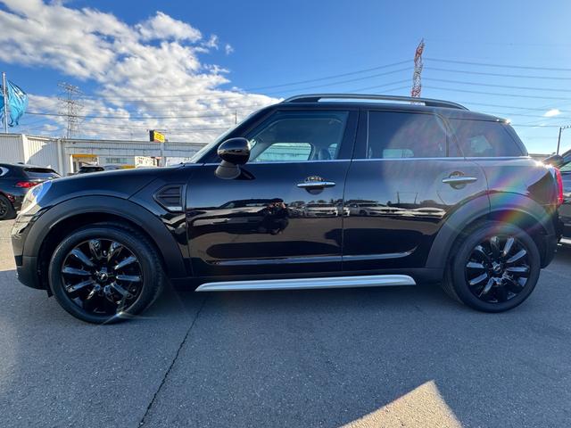 ＭＩＮＩ クーパーＤ　クロスオーバー　ペッパーＰＫＧ　ＡＬＬ４エクステリア　タッチパネルナビ　リヤカメラ　電動リヤゲート　黒１８インチＡＷ　ＡＣＣ　ドライビングアシスト　Ｂｌｕｅｔｏｏｔｈ　ＥＴＣ　カバナシート　１オーナ　禁煙車（5枚目）