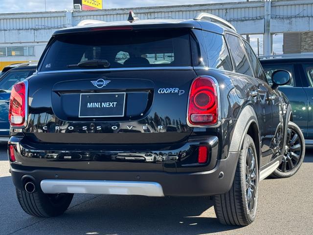ＭＩＮＩ クーパーＤ　クロスオーバー　ペッパーＰＫＧ　ＡＬＬ４エクステリア　タッチパネルナビ　リヤカメラ　電動リヤゲート　黒１８インチＡＷ　ＡＣＣ　ドライビングアシスト　Ｂｌｕｅｔｏｏｔｈ　ＥＴＣ　カバナシート　１オーナ　禁煙車（6枚目）