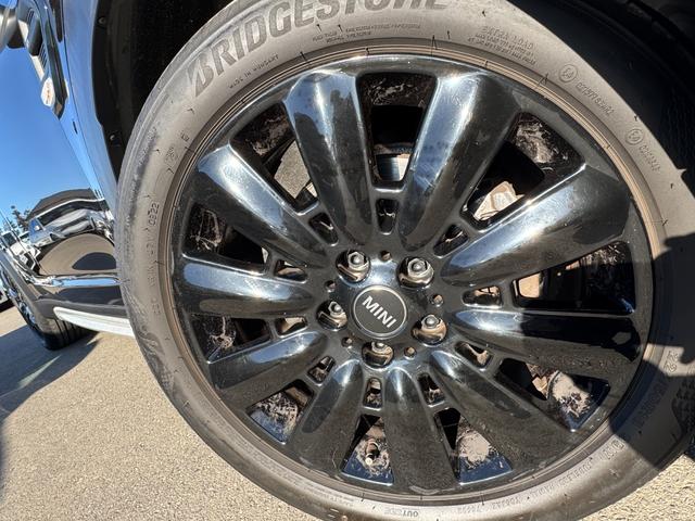 ＭＩＮＩ クーパーＤ　クロスオーバー　ペッパーＰＫＧ　ＡＬＬ４エクステリア　タッチパネルナビ　リヤカメラ　電動リヤゲート　黒１８インチＡＷ　ＡＣＣ　ドライビングアシスト　Ｂｌｕｅｔｏｏｔｈ　ＥＴＣ　カバナシート　１オーナ　禁煙車（10枚目）