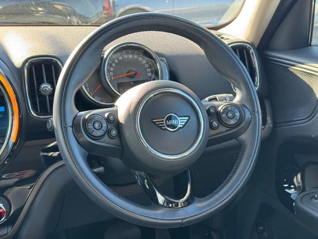ＭＩＮＩ クーパーＤ　クロスオーバー　ペッパーＰＫＧ　ＡＬＬ４エクステリア　タッチパネルナビ　リヤカメラ　電動リヤゲート　黒１８インチＡＷ　ＡＣＣ　ドライビングアシスト　Ｂｌｕｅｔｏｏｔｈ　ＥＴＣ　カバナシート　１オーナ　禁煙車（17枚目）