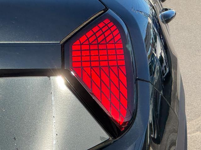 ＭＩＮＩ クーパーＣ　クラシック・トリム　弊社レンタ登録デモカー　ヘッドアップＤ　ＡＣＣ　Ｄアシスト　ステアリングヒーター　シートヒーター　タッチパネルナビ　リヤカメラ　アップルカープレイ　ワイヤレスチャージ　Ｂｌｕｅｔｏｏｔｈ　ＥＴＣ（12枚目）