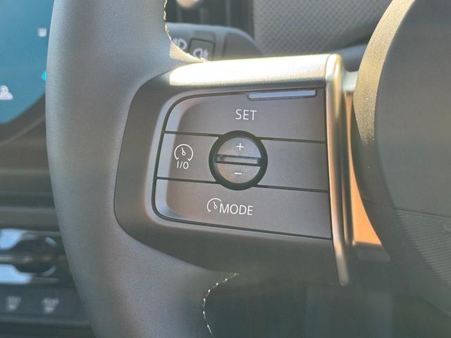 ＭＩＮＩ クーパーＣ　フェイバリット・トリム　ベスキン紺シート　シートヒーター　ステアリングヒーター　１７ＡＷ　ヘッドアップＤ　ＡＣＣ　Ｄアシスト　タッチパネルナビ　アップルカープレイ　リヤカメラ　ワイヤレスチャージ　Ｂｌｕｅｔｏｏｔｈ　ＥＴＣ（18枚目）