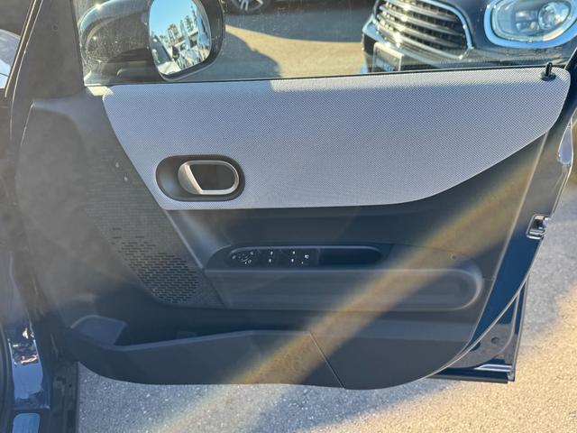 ＭＩＮＩ クーパーＣ　フェイバリット・トリム　ベスキン紺シート　シートヒーター　ステアリングヒーター　１７ＡＷ　ヘッドアップＤ　ＡＣＣ　Ｄアシスト　タッチパネルナビ　アップルカープレイ　リヤカメラ　ワイヤレスチャージ　Ｂｌｕｅｔｏｏｔｈ　ＥＴＣ（43枚目）