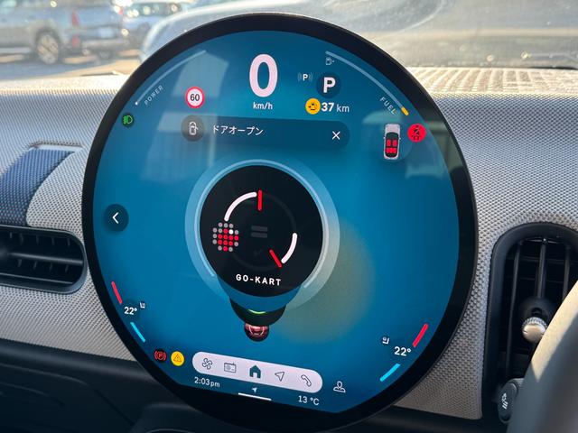 ＭＩＮＩ クーパーＣ　フェイバリット・トリム　ベスキン紺シート　シートヒーター　ステアリングヒーター　１７ＡＷ　ヘッドアップＤ　ＡＣＣ　Ｄアシスト　タッチパネルナビ　アップルカープレイ　リヤカメラ　ワイヤレスチャージ　Ｂｌｕｅｔｏｏｔｈ　ＥＴＣ（50枚目）