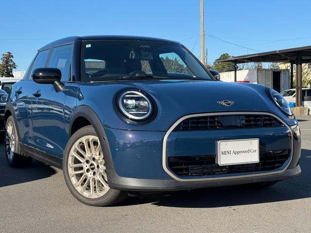 ＭＩＮＩ クーパーＣ　フェイバリット・トリム　ベスキン紺シート　シートヒーター　ステアリングヒーター　１７ＡＷ　ヘッドアップＤ　ＡＣＣ　Ｄアシスト　タッチパネルナビ　アップルカープレイ　リヤカメラ　ワイヤレスチャージ　Ｂｌｕｅｔｏｏｔｈ　ＥＴＣ（59枚目）
