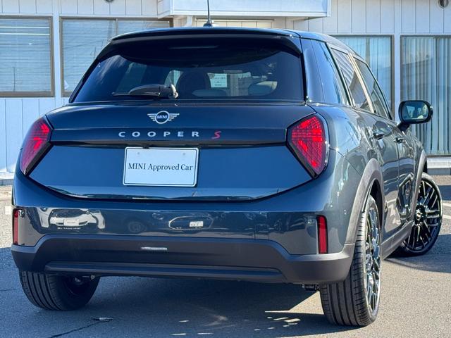 ＭＩＮＩ クーパーＳ　フェイバリット・トリム　弊社レンタ登録デモカー　Ｍパッケージ　ベスキンベージュシート　シートヒーター　ステアリングヒーター　タッチパネルナビ　全周囲カメラ　ハーマンカードン　ヘッドアップＤ　ＡＣＣ　Ｄアシスト　１８ＡＷ　禁煙（6枚目）