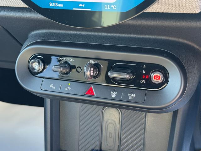 ＭＩＮＩ クーパーＳ　フェイバリット・トリム　弊社レンタ登録デモカー　Ｍパッケージ　ベスキンベージュシート　シートヒーター　ステアリングヒーター　タッチパネルナビ　全周囲カメラ　ハーマンカードン　ヘッドアップＤ　ＡＣＣ　Ｄアシスト　１８ＡＷ　禁煙（31枚目）