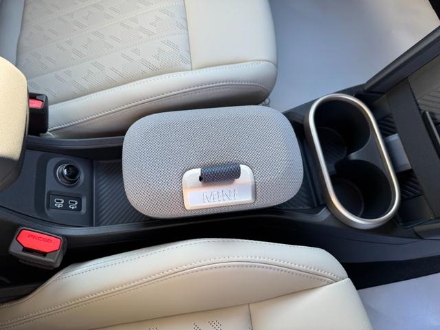 ＭＩＮＩ クーパーＳ　フェイバリット・トリム　弊社レンタ登録デモカー　Ｍパッケージ　ベスキンベージュシート　シートヒーター　ステアリングヒーター　タッチパネルナビ　全周囲カメラ　ハーマンカードン　ヘッドアップＤ　ＡＣＣ　Ｄアシスト　１８ＡＷ　禁煙（33枚目）