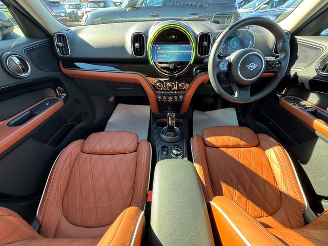 ＭＩＮＩ クーパーＳＤクロスオーバーオール４　クラシックトリム　デジタルＰＫＧ　タッチパネルナビ　リヤカメラ　アップルカープレイ　モルトブラウン革電動シート　シートヒーター　電動リヤゲート　１８ＡＷ　ヘッドアップＤ　ＡＣＣ　Ｄアシスト　ＥＴＣ　１オーナ　禁煙車（16枚目）