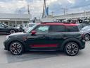 ＭＩＮＩ ＪＣＷ　クロスオーバー　プレミアム＋Ｐ　ＪＣＷトリム　ＨＤＤナビ　リヤビューカメラ　ヘッドアップディスプレイ　アクティブクルーズコントロール　ドライビングアシスト　シートヒーター　１９インチアルミ　ＪＣＷトリム　電動リヤゲート　１オーナー　禁煙車（5枚目）