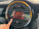 オンライン商談も実施中!ご自宅にいながらでも気になるお車をチェックできます。まずは無料ダイヤルから気になるお車について「オンライン商談希望」とお問合せ下さい。