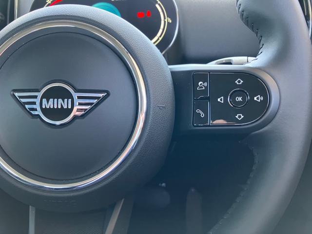 クーパーD クロスオーバー エッセンシャル・トリム スペシャルパッケージ クルーズコントロール ドライブA マルチ液晶メーター ブラックレザー コンフォートアクセス アンビエントライト Blue Tooth ミュージックサーバー 1オーナー 禁煙車(51枚目)