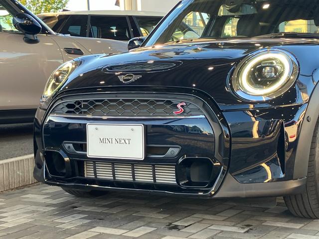 ＭＩＮＩ クーパーＳＤ　ミニ・ユアーズ・トリム　ワンオーナー　禁煙車　ユアーズパッケージ　ドライビングアシスト　アクティブクルーズコントロール　ＨＤＤタッチパネルナビ　リアビューカメラ　コンフォートアクセス　アンビエントライト　ワイヤレスチャージ（5枚目）