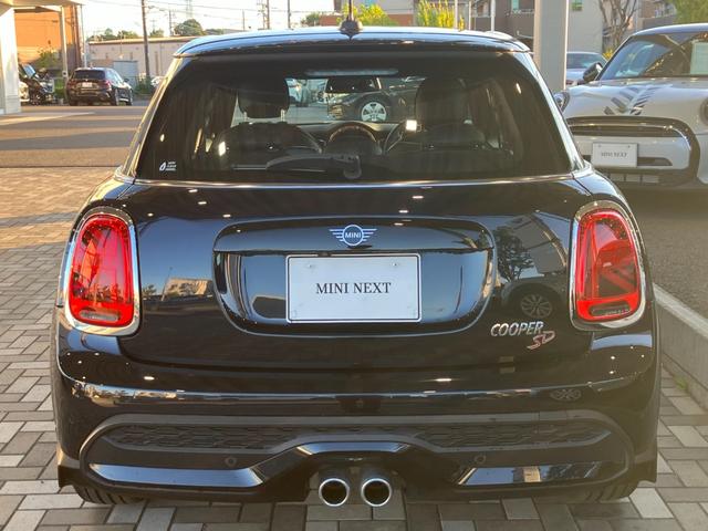ＭＩＮＩ クーパーＳＤ　ミニ・ユアーズ・トリム　ワンオーナー　禁煙車　ユアーズパッケージ　ドライビングアシスト　アクティブクルーズコントロール　ＨＤＤタッチパネルナビ　リアビューカメラ　コンフォートアクセス　アンビエントライト　ワイヤレスチャージ（13枚目）